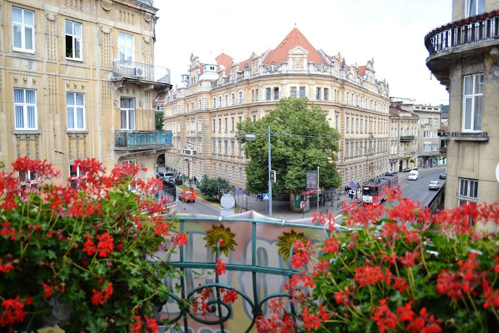 Wanted Hostel Lviv Extérieur photo