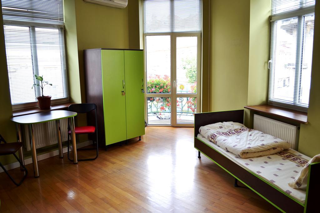 Wanted Hostel Lviv Extérieur photo